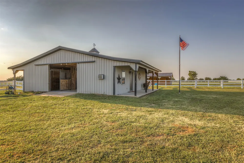 16727 300 ROAD Morris, OK 74445