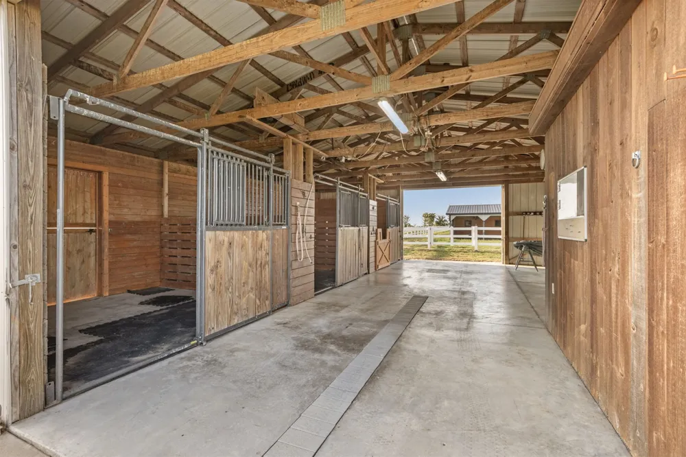 16727 300 ROAD Morris, OK 74445