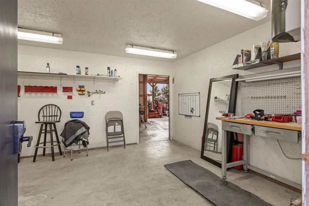16727 300 ROAD Morris, OK 74445
