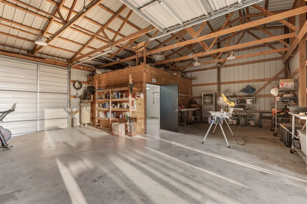 16727 300 ROAD Morris, OK 74445