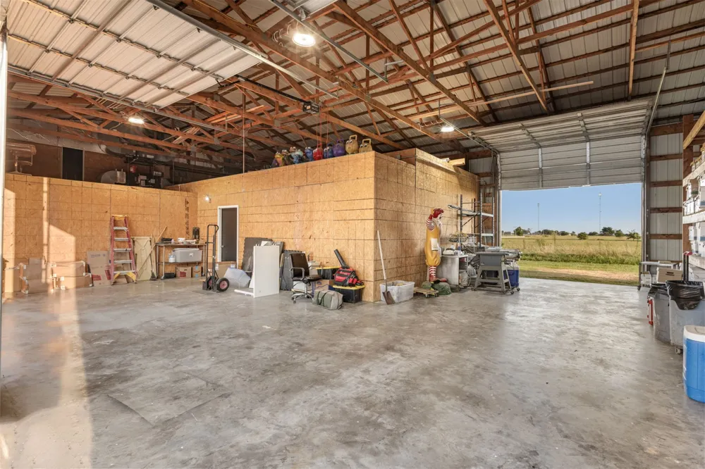 16727 300 ROAD Morris, OK 74445
