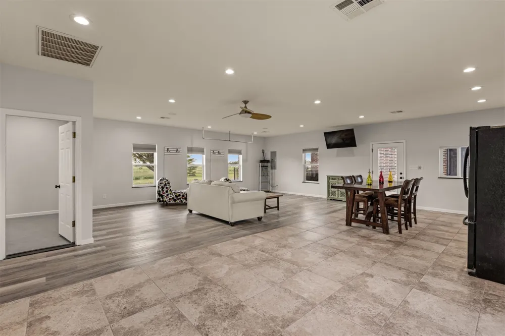 16727 300 ROAD Morris, OK 74445