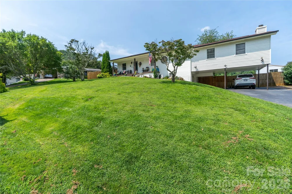 130 Beaverdam Heights Drive Canton, NC 28716