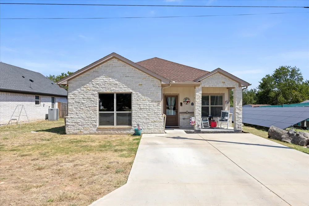1608 Ridgeview Trail Granbury, TX 76048