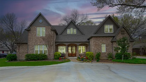 2737 Farmers Branch Lane