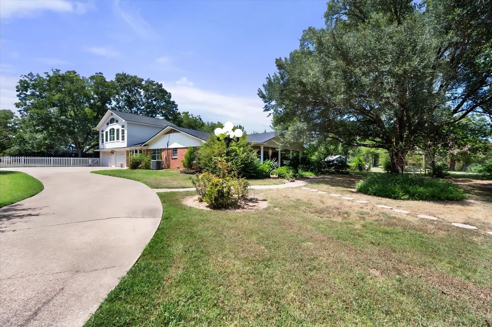 1814 Robbins Road Athens, TX 75751