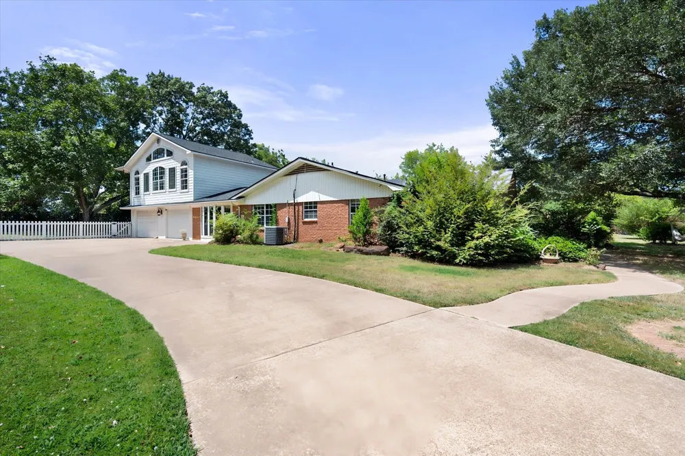 1814 Robbins Road Athens, TX 75751