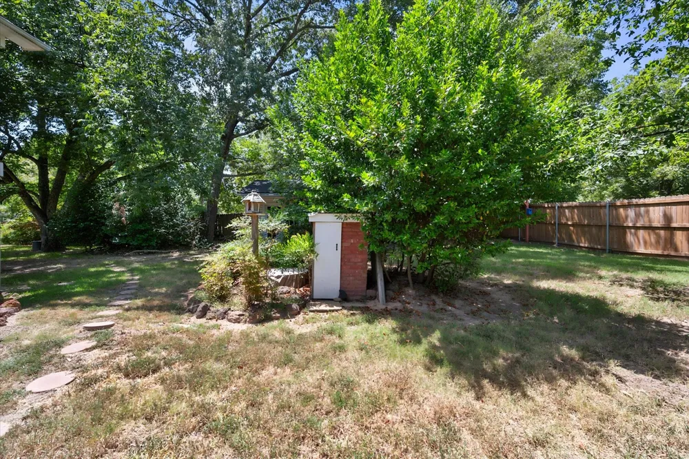 1814 Robbins Road Athens, TX 75751