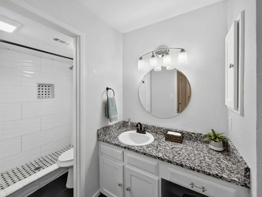 14800 Enterprise Drive #14B Farmers Branch, TX 75234