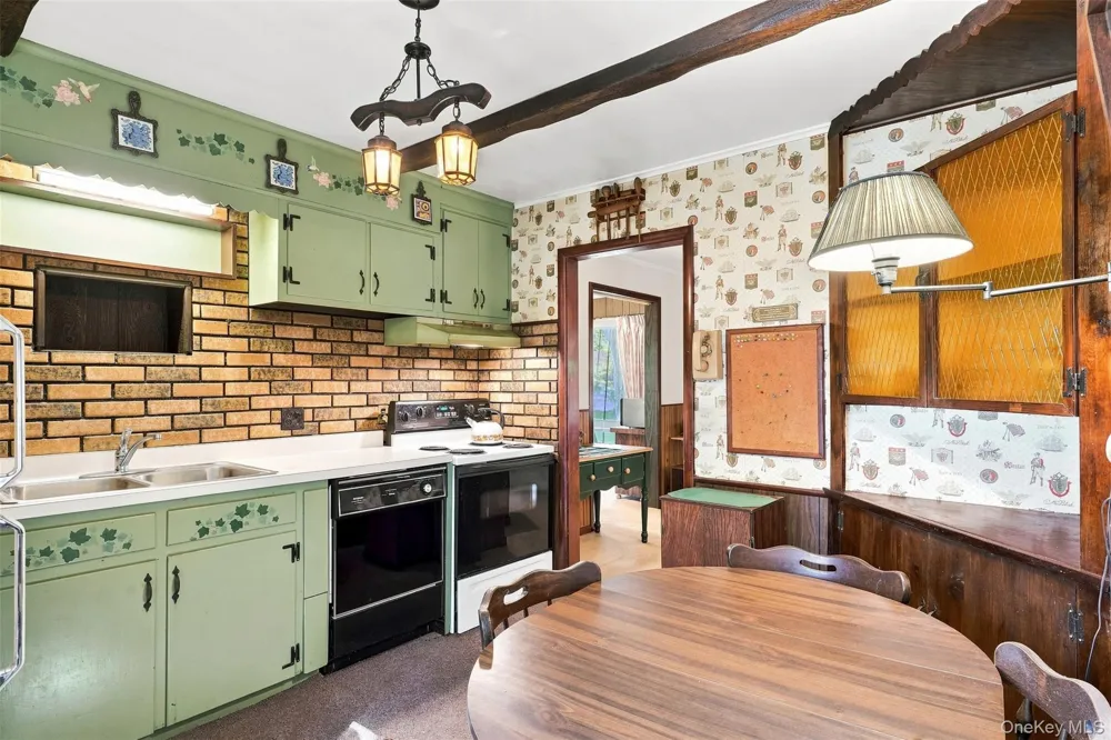 35 Hapeman Hill Road Red Hook, NY 12571