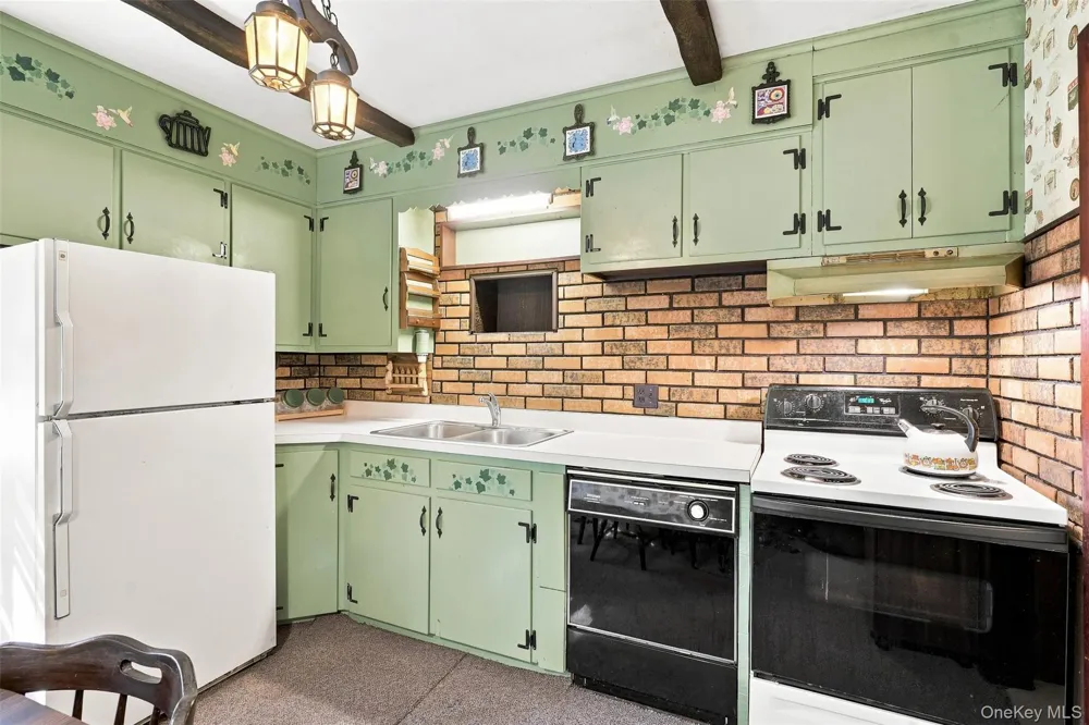 35 Hapeman Hill Road Red Hook, NY 12571