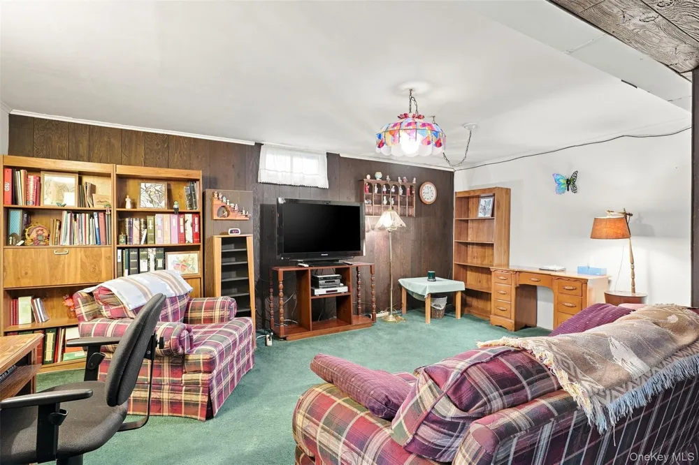 35 Hapeman Hill Road Red Hook, NY 12571