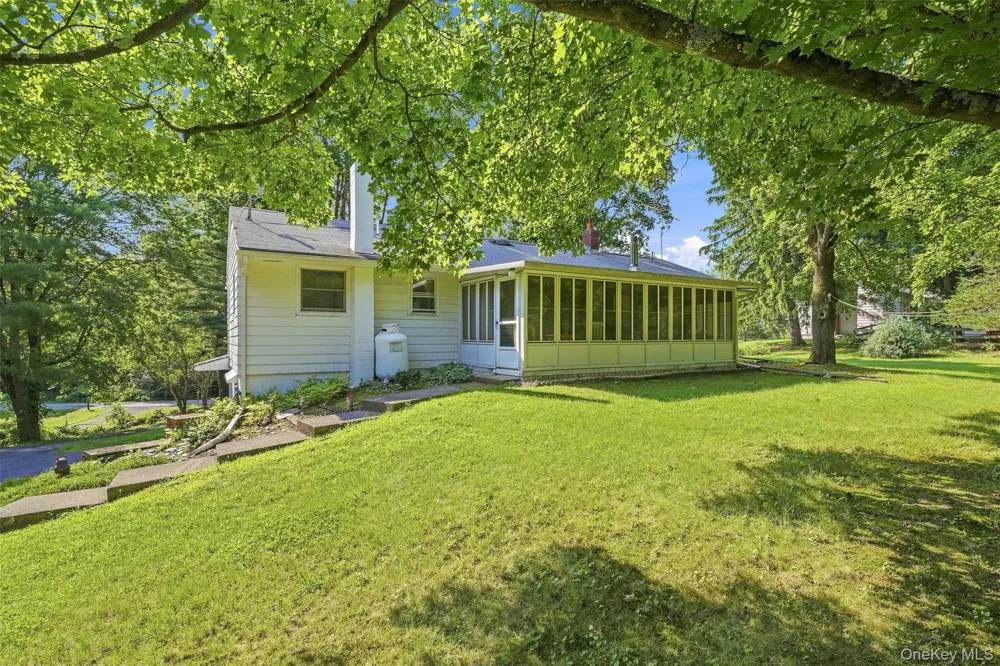 35 Hapeman Hill Road Red Hook, NY 12571
