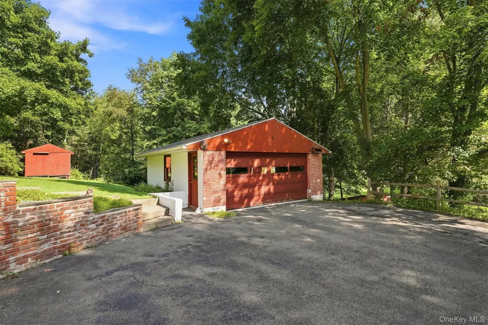35 Hapeman Hill Road Red Hook, NY 12571