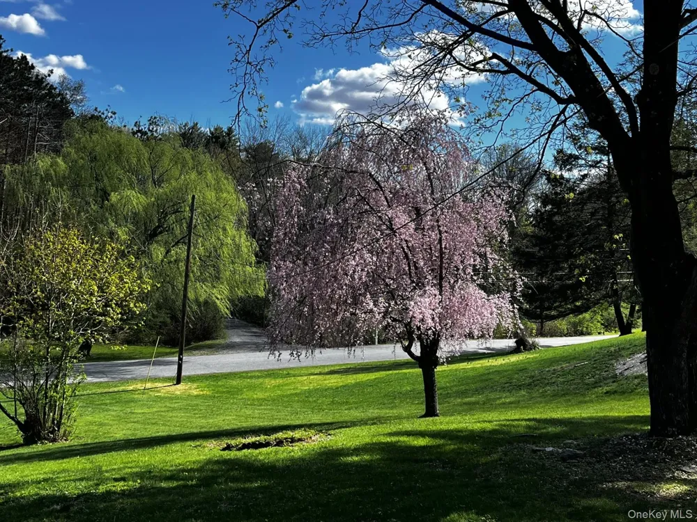 35 Hapeman Hill Road Red Hook, NY 12571