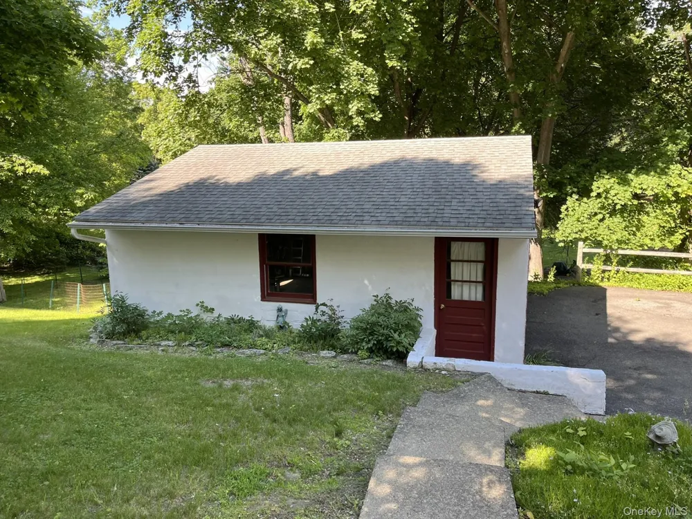 35 Hapeman Hill Road Red Hook, NY 12571