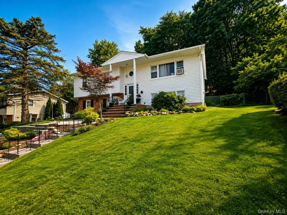 14 Rock Drive Valley Cottage, NY 10989