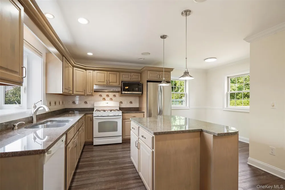 24 Inwood Place Patterson, NY 12563
