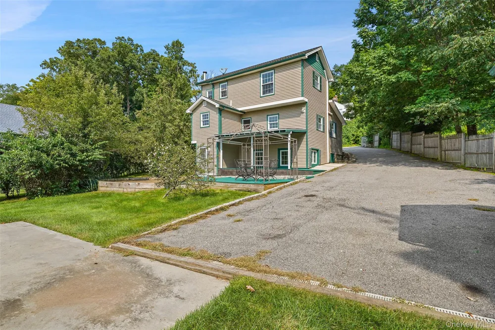 24 Inwood Place Patterson, NY 12563