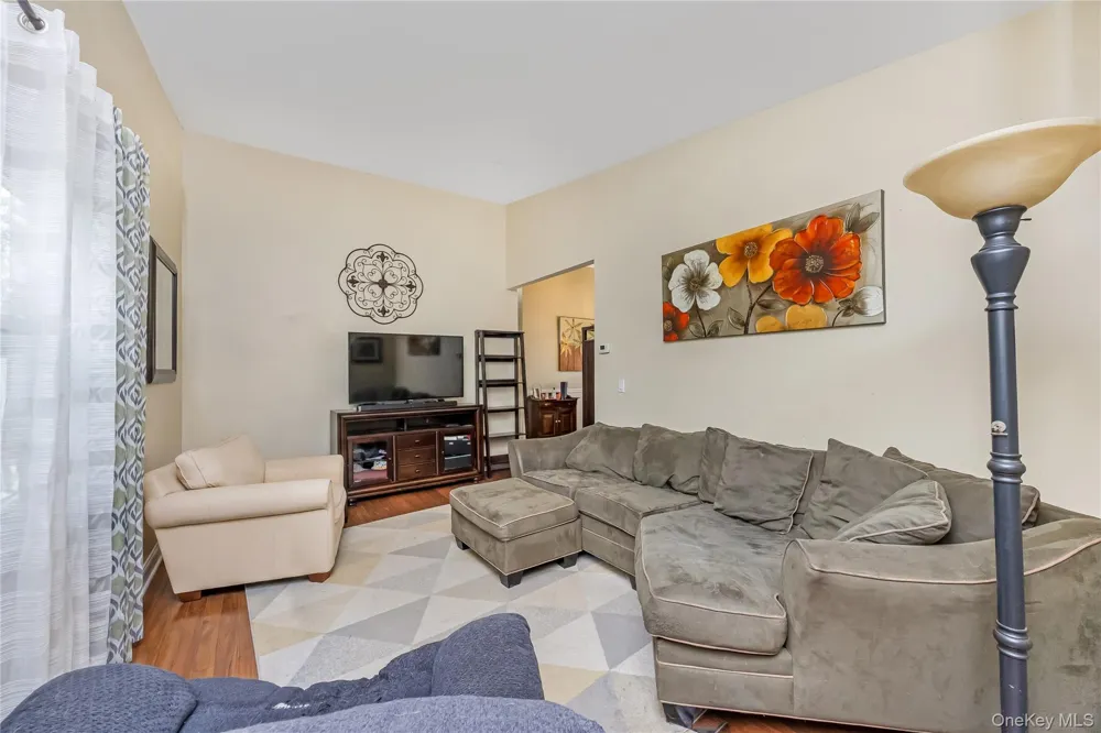 25 Beverly Street Islip, NY 11751
