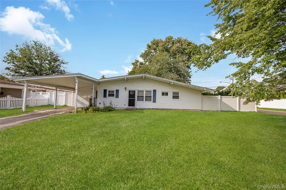 25 Beverly Street Islip, NY 11751