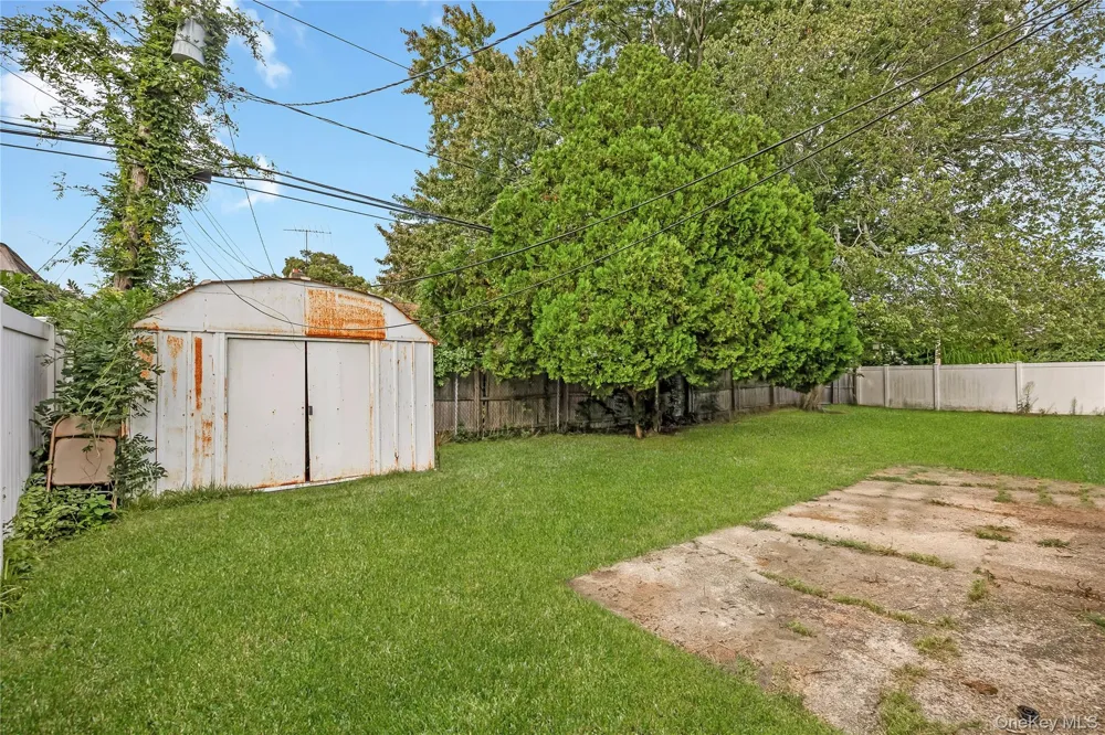 25 Beverly Street Islip, NY 11751