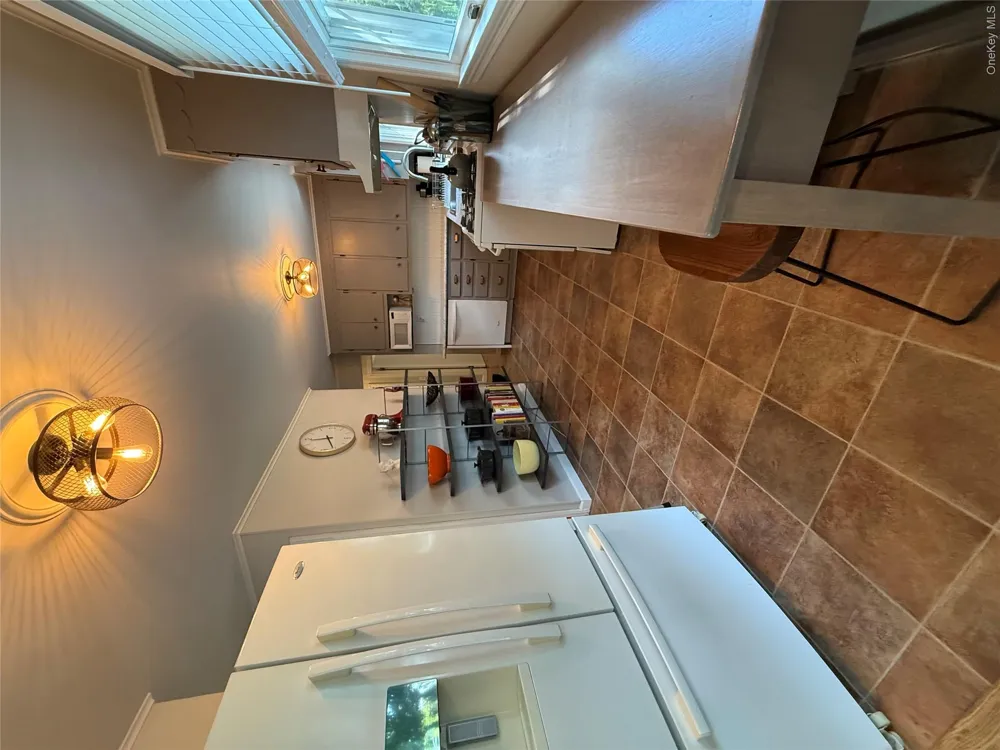 25 Huckleberry Lane Hampton Bays, NY 11946