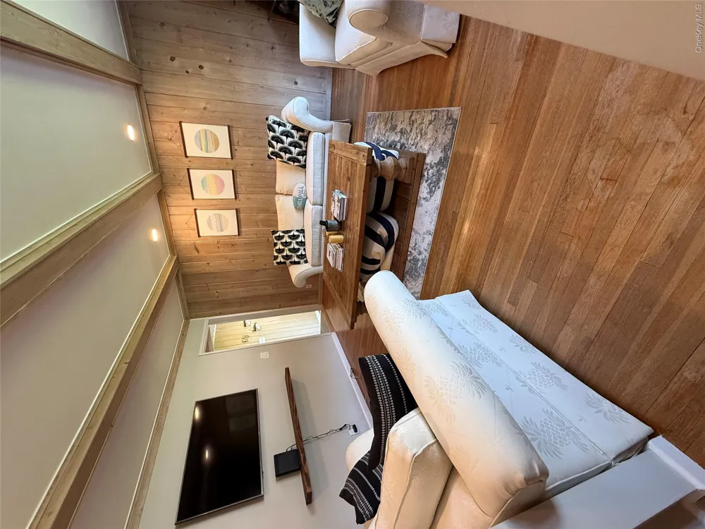 25 Huckleberry Lane Hampton Bays, NY 11946