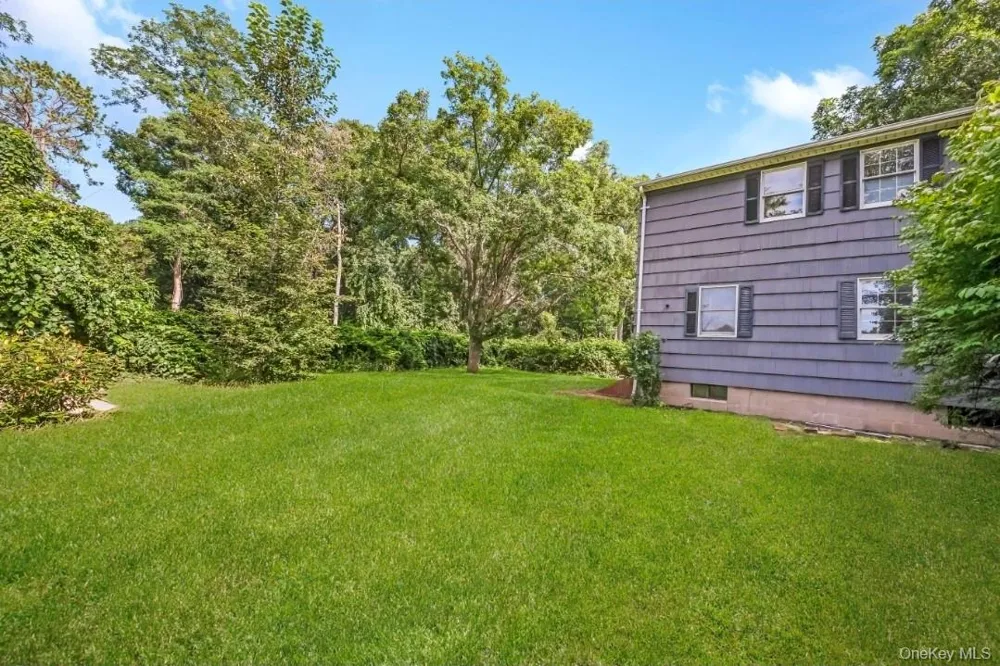 9 Half Moon Pond Road Ridge, NY 11961