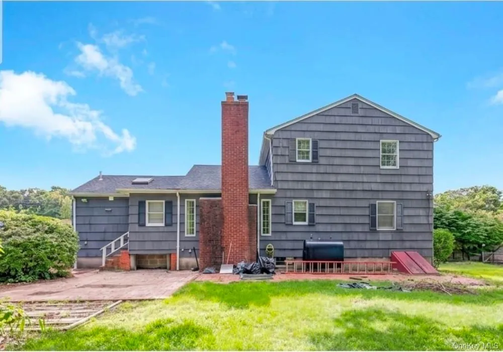 9 Half Moon Pond Road Ridge, NY 11961