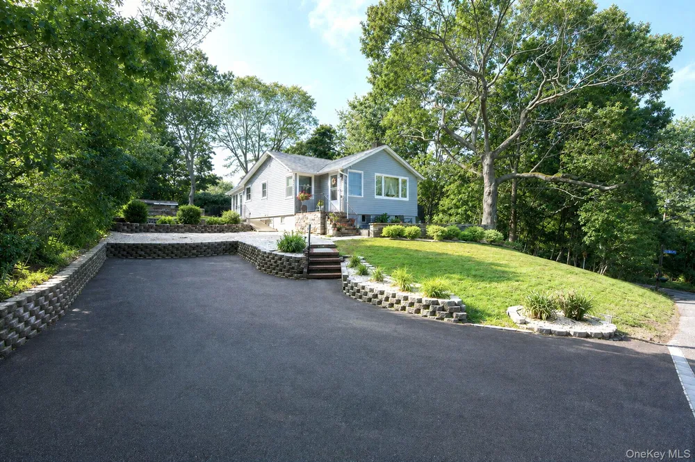 69 Hill Drive Riverhead, NY 11901