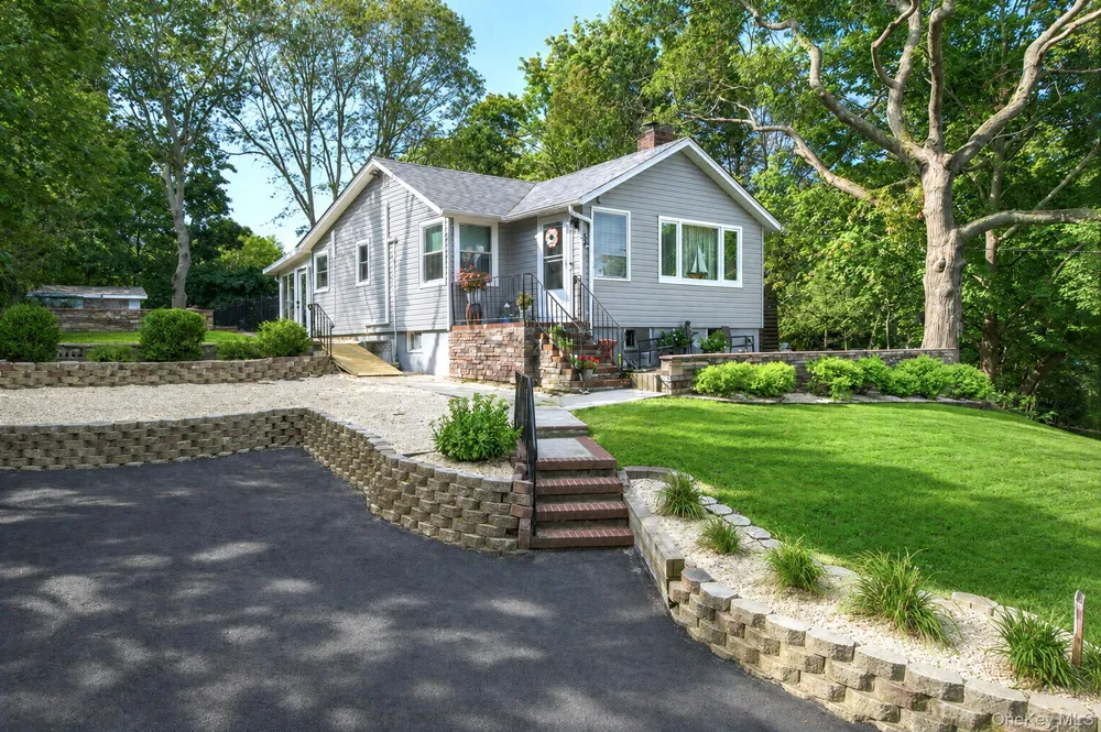 69 Hill Drive Riverhead, NY 11901