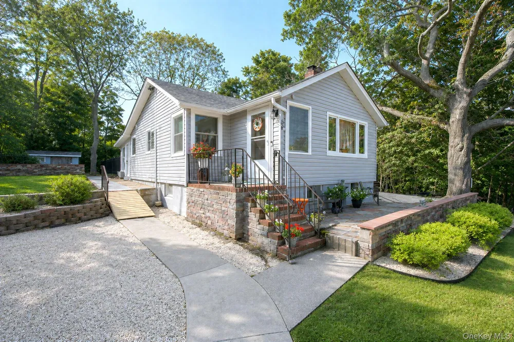69 Hill Drive Riverhead, NY 11901