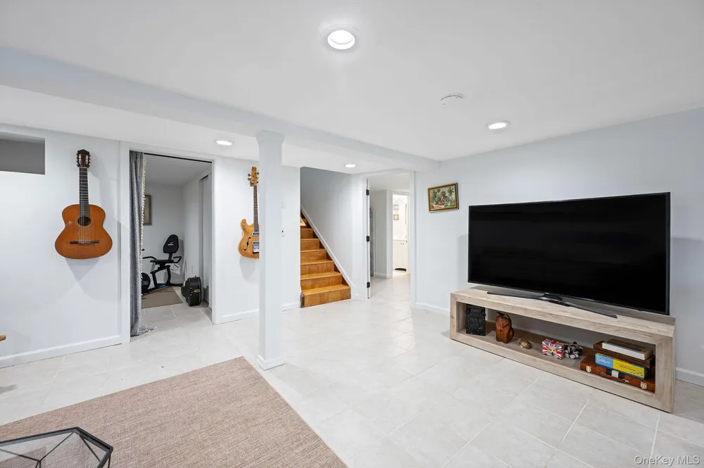 69 Hill Drive Riverhead, NY 11901