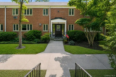 685 Hillside #D