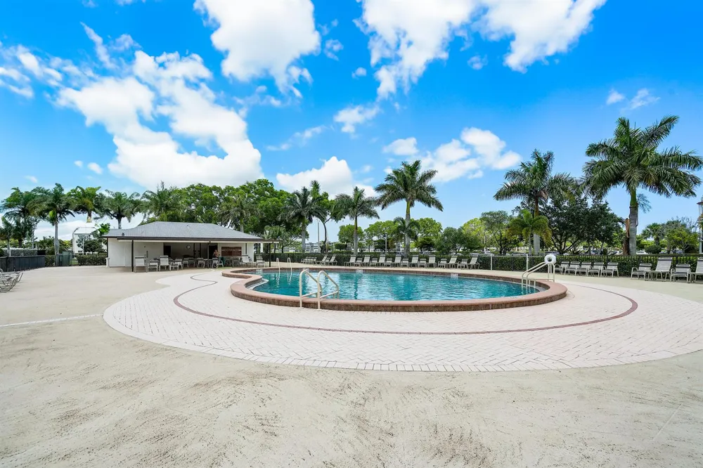 224 Fanshaw F Boca Raton, FL 33434