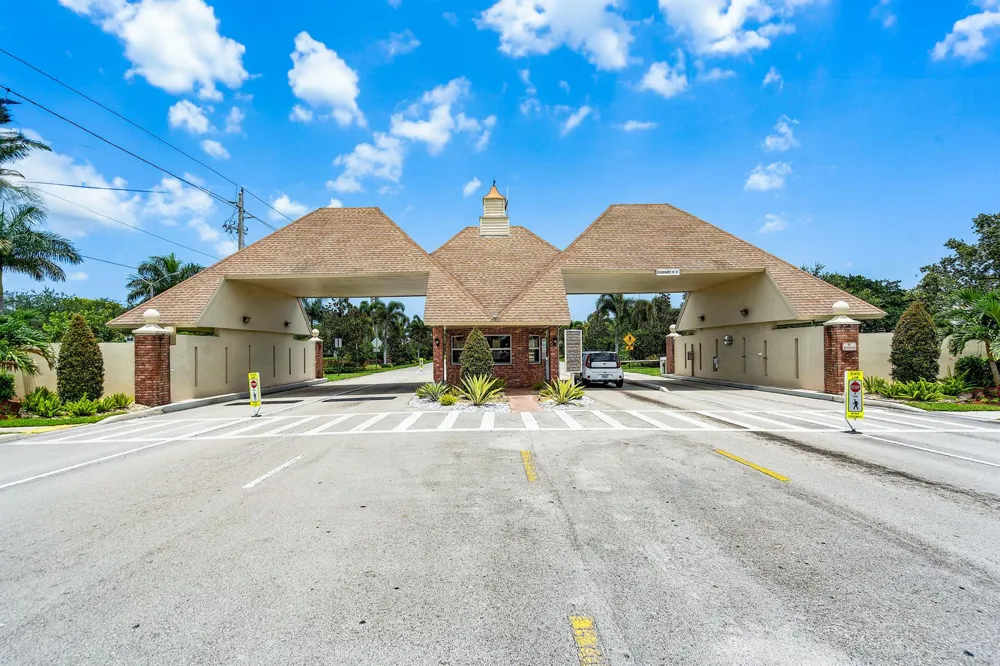 224 Fanshaw F Boca Raton, FL 33434