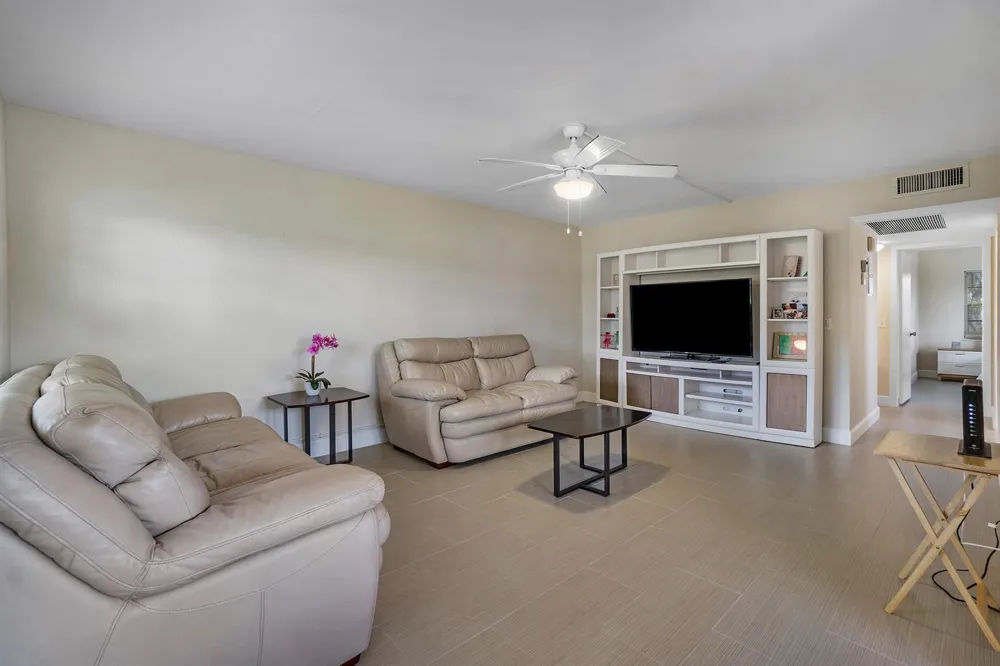 224 Fanshaw F Boca Raton, FL 33434