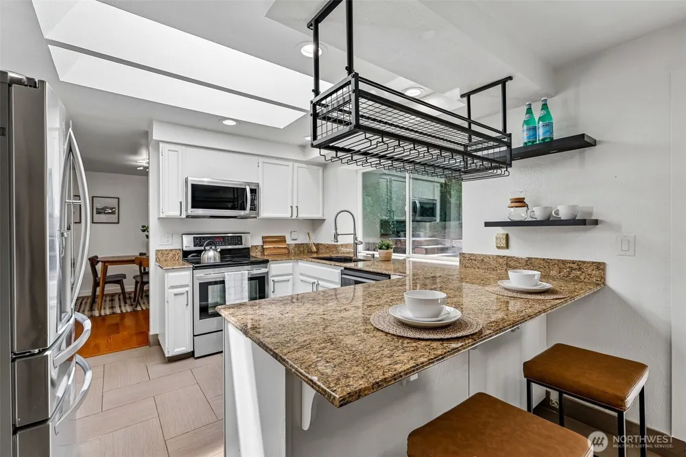 5231 NE 193rd Place Lake Forest Park, WA 98155