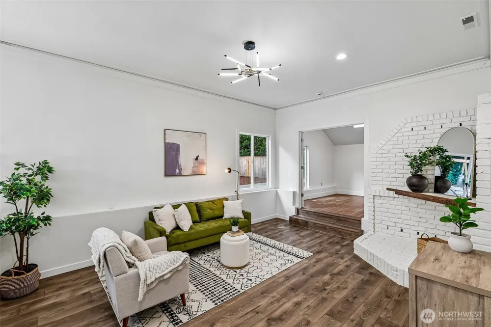 5231 NE 193rd Place Lake Forest Park, WA 98155