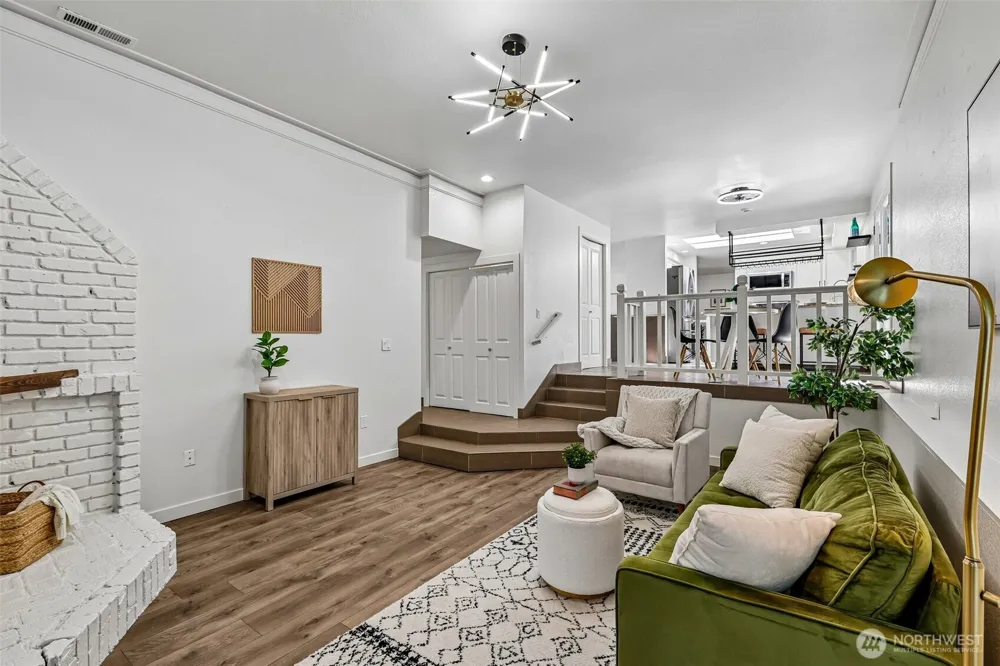 5231 NE 193rd Place Lake Forest Park, WA 98155