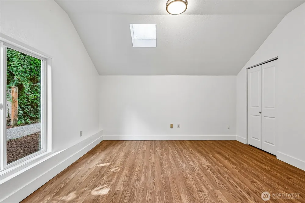 5231 NE 193rd Place Lake Forest Park, WA 98155