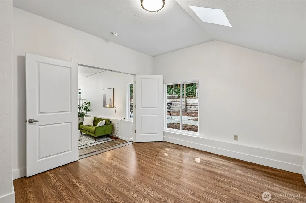 5231 NE 193rd Place Lake Forest Park, WA 98155