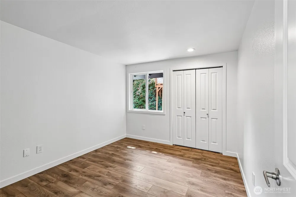 5231 NE 193rd Place Lake Forest Park, WA 98155