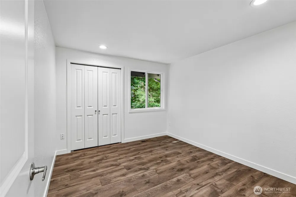 5231 NE 193rd Place Lake Forest Park, WA 98155