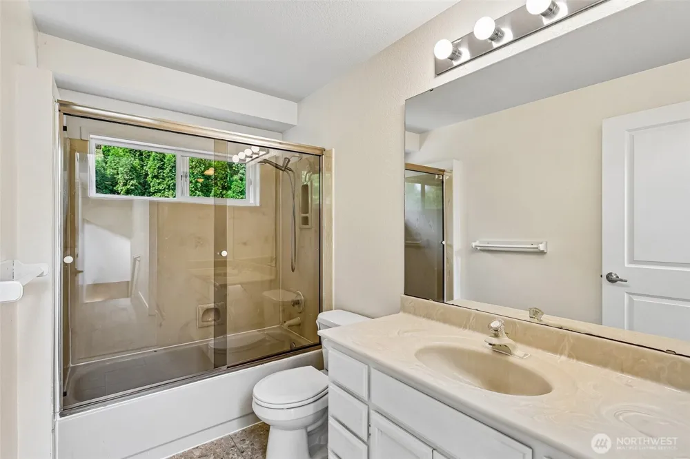 5231 NE 193rd Place Lake Forest Park, WA 98155