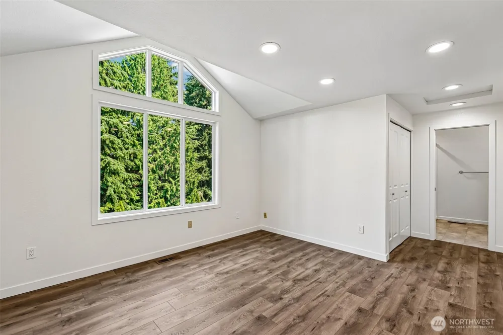 5231 NE 193rd Place Lake Forest Park, WA 98155