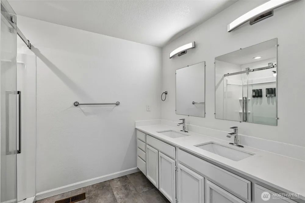 5231 NE 193rd Place Lake Forest Park, WA 98155