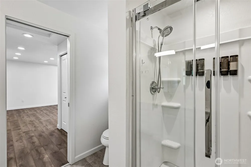 5231 NE 193rd Place Lake Forest Park, WA 98155