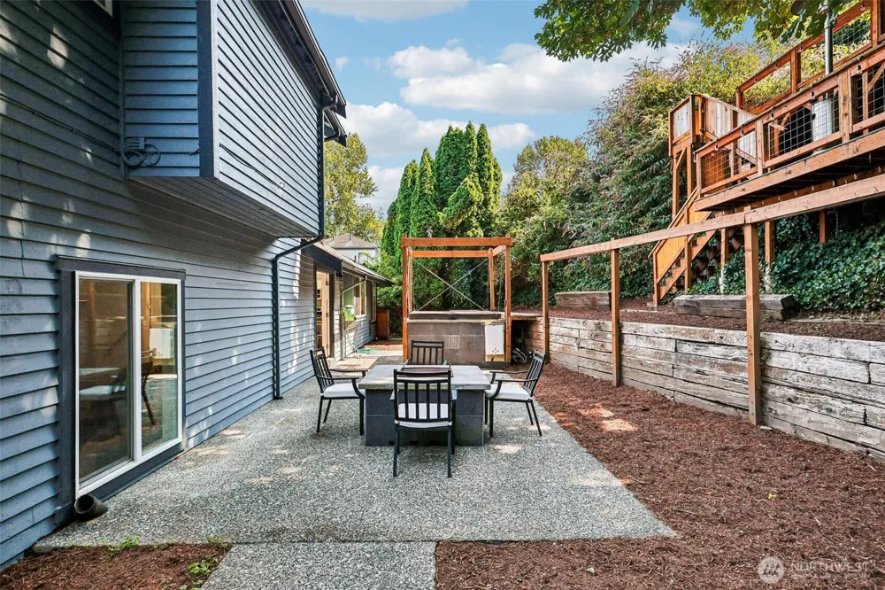 5231 NE 193rd Place Lake Forest Park, WA 98155